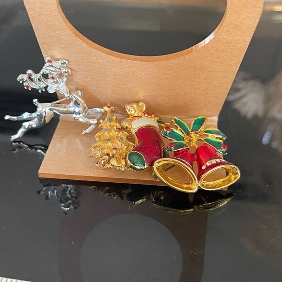 Christmas pin bundle - Picture 1 of 5